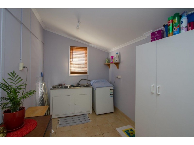 15 Dampier Street, Beachlands WA 6530