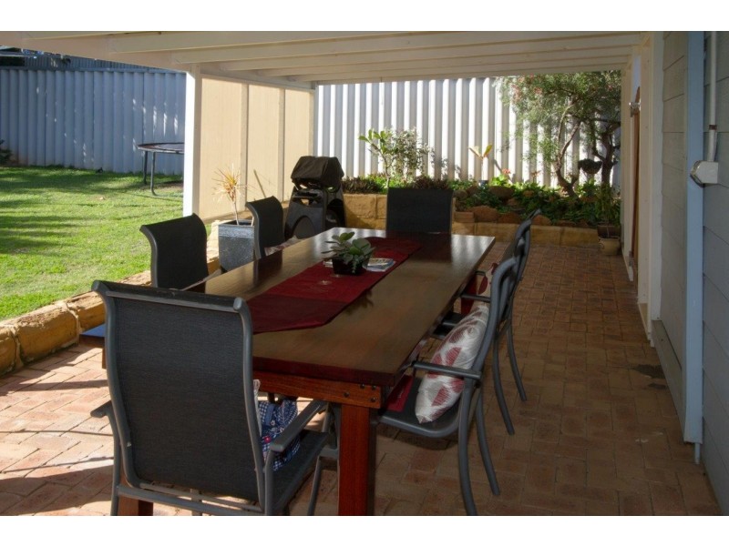 15 Dampier Street, Beachlands WA 6530