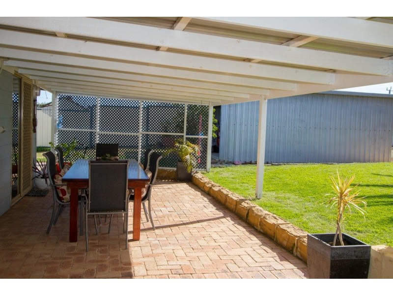 15 Dampier Street, Beachlands WA 6530