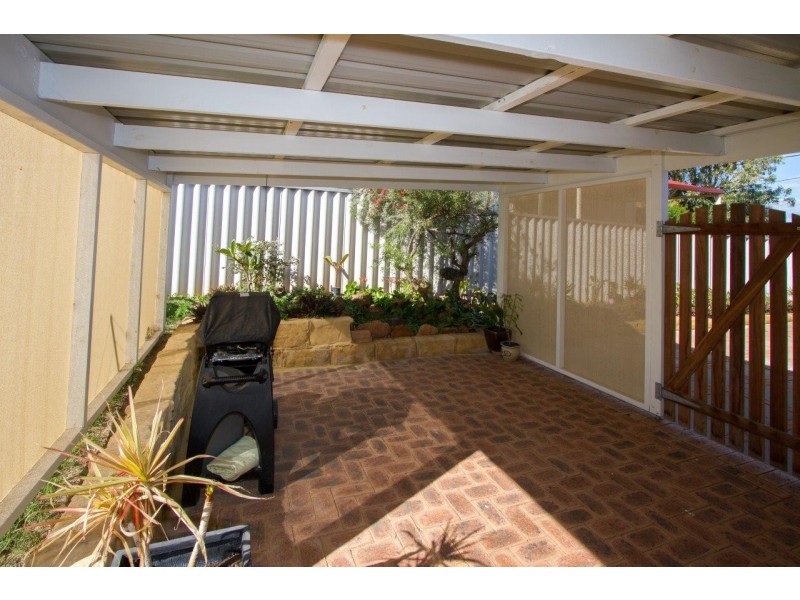 15 Dampier Street, Beachlands WA 6530