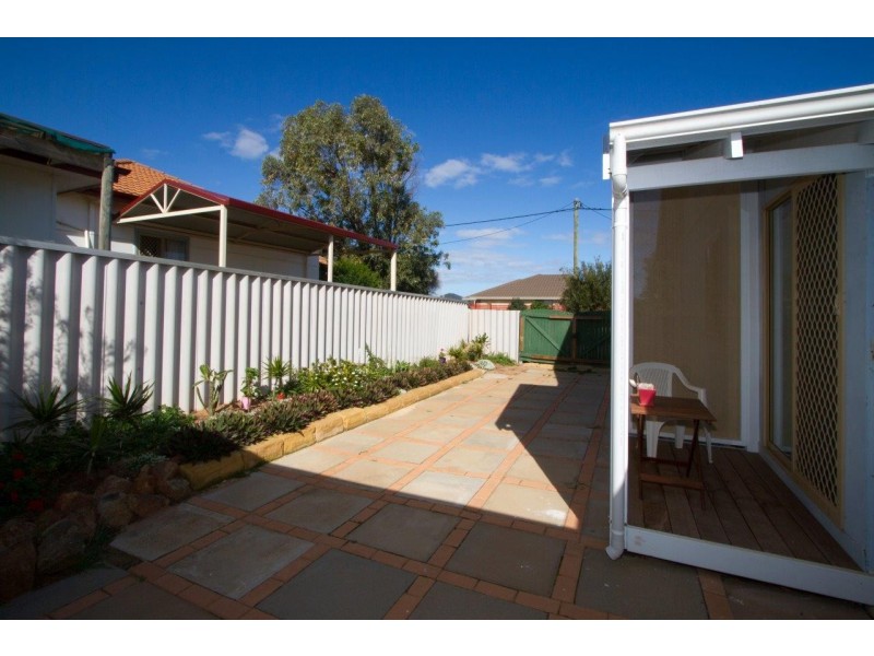 15 Dampier Street, Beachlands WA 6530