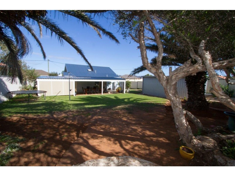 15 Dampier Street, Beachlands WA 6530