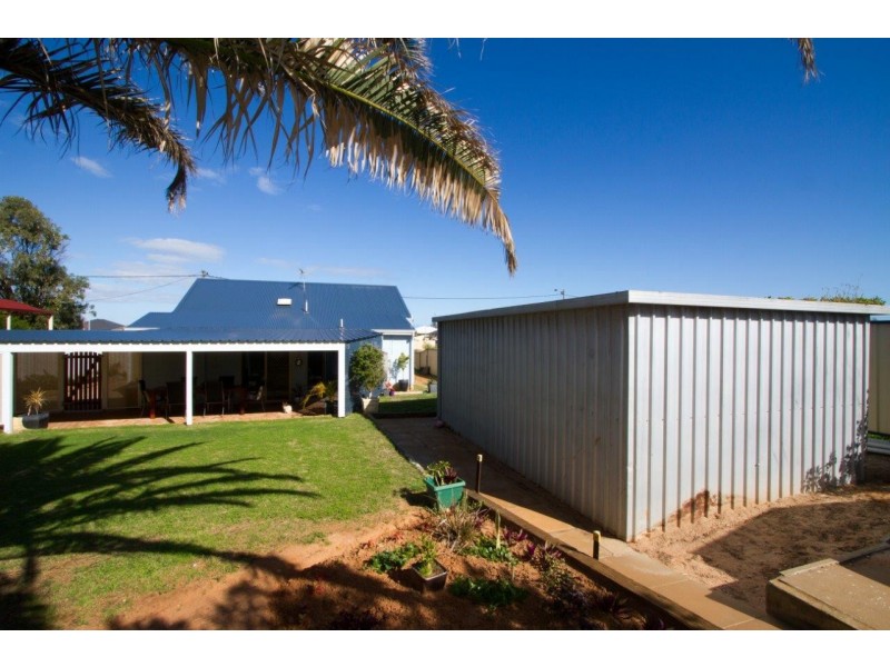 15 Dampier Street, Beachlands WA 6530