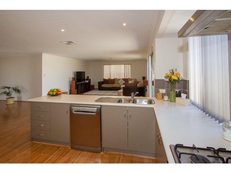 167 Glenfield Beach Drive, Glenfield WA 6532