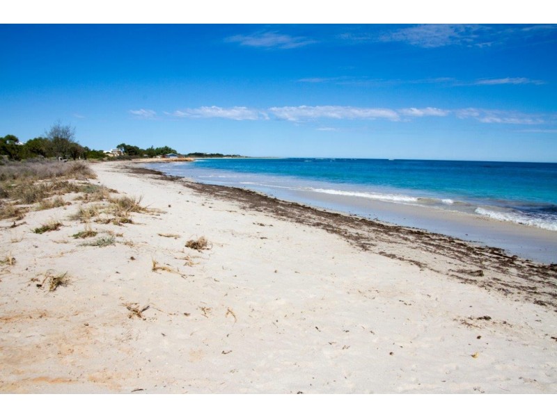 19 Wavecrest Circle, Drummond Cove WA 6532