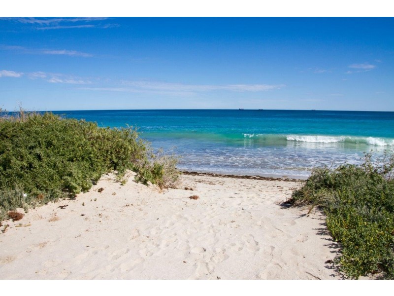 19 Wavecrest Circle, Drummond Cove WA 6532