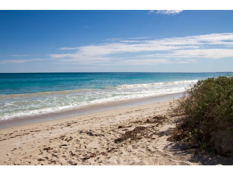 19 Wavecrest Circle, Drummond Cove WA 6532