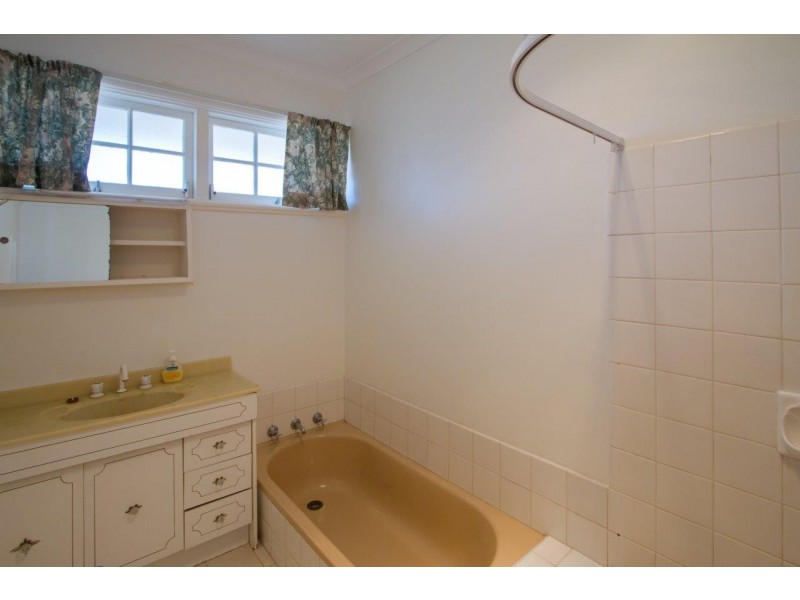 1 Maidstone Street, Mount Tarcoola WA 6530