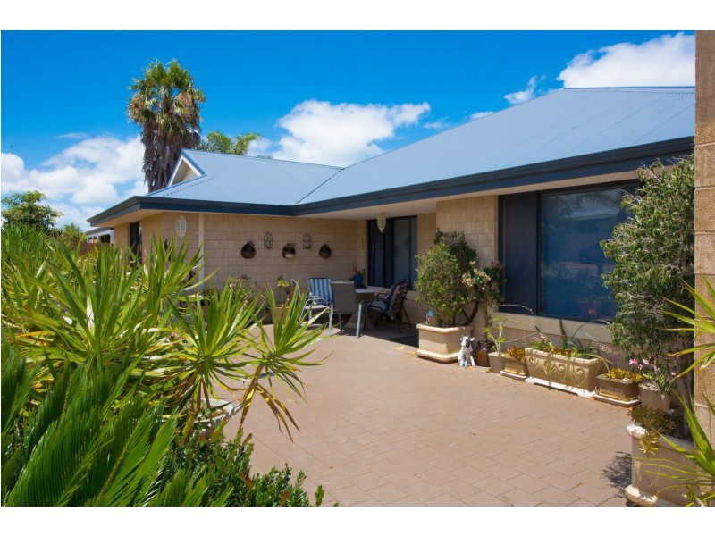 42 Waterfront Circle, Drummond Cove WA 6532