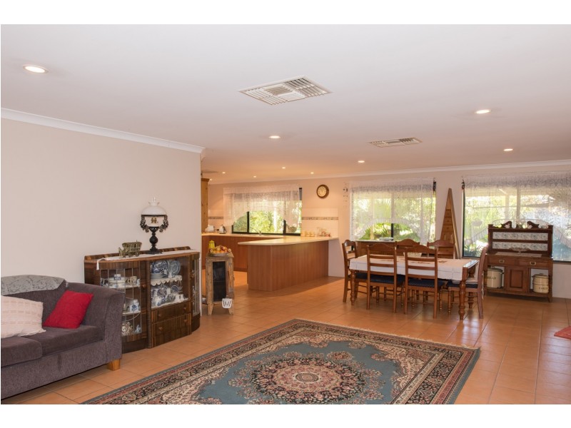 42 Waterfront Circle, Drummond Cove WA 6532