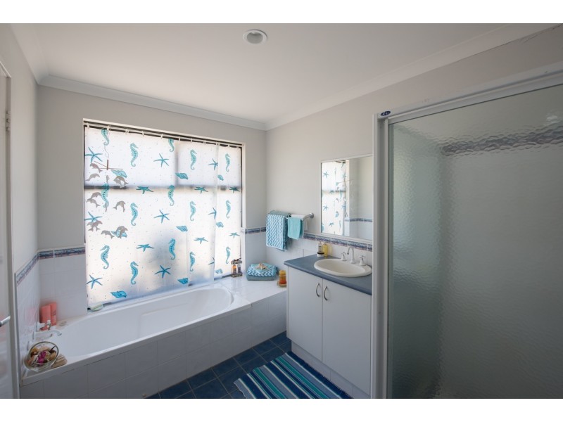 42 Waterfront Circle, Drummond Cove WA 6532