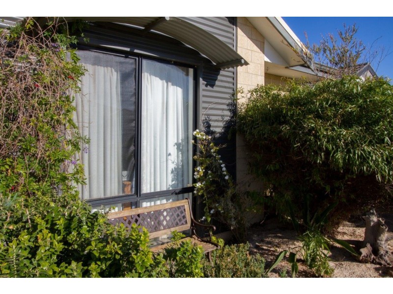 16 Rolland Drive, Mount Tarcoola WA 6530