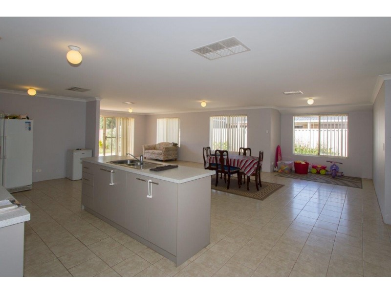 10 Wahn Avenue, Waggrakine WA 6530