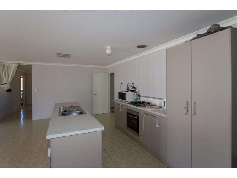 10 Wahn Avenue, Waggrakine WA 6530