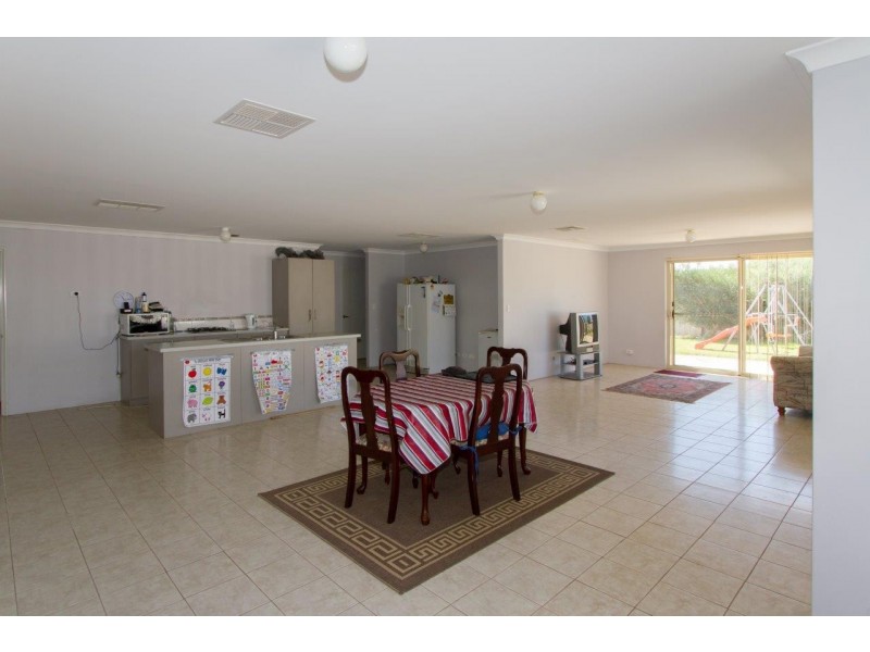 10 Wahn Avenue, Waggrakine WA 6530