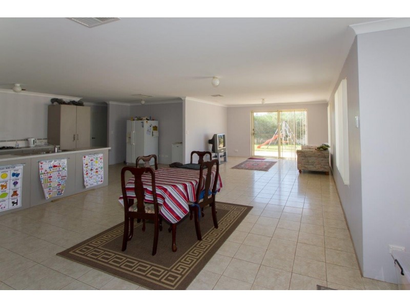 10 Wahn Avenue, Waggrakine WA 6530