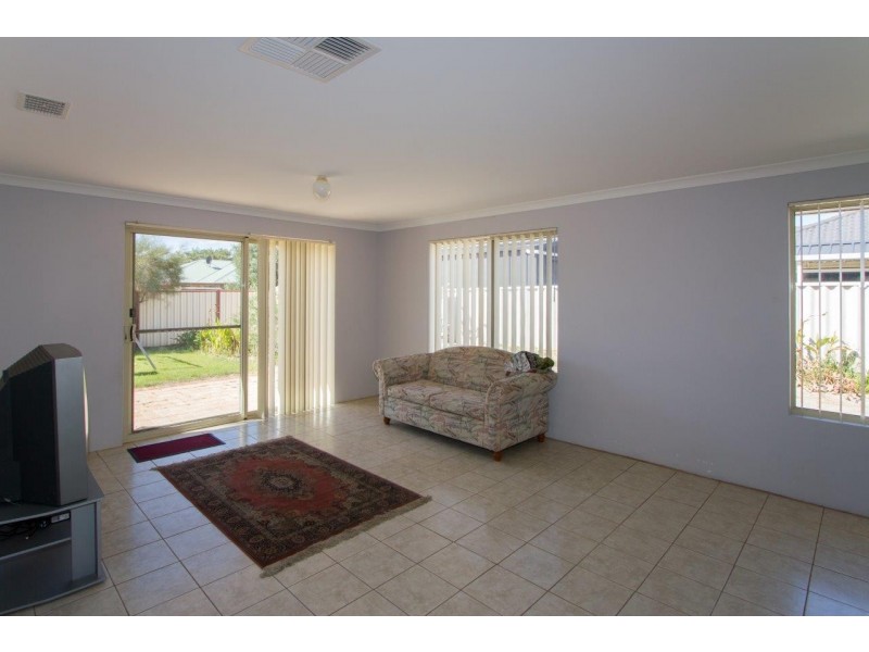 10 Wahn Avenue, Waggrakine WA 6530