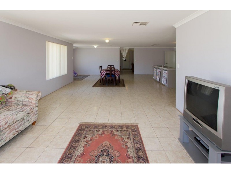 10 Wahn Avenue, Waggrakine WA 6530