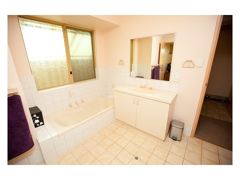 16 Tappak Street, Waggrakine WA 6530