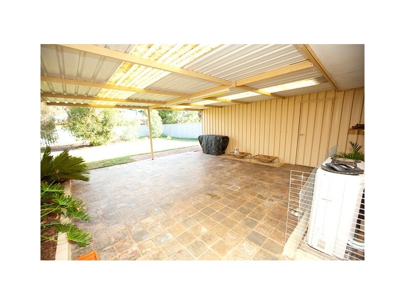 16 Tappak Street, Waggrakine WA 6530