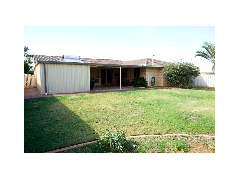 16 Tappak Street, Waggrakine WA 6530