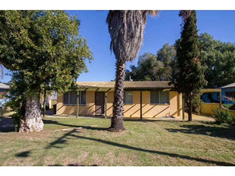 246 Second Street, Wonthella WA 6530