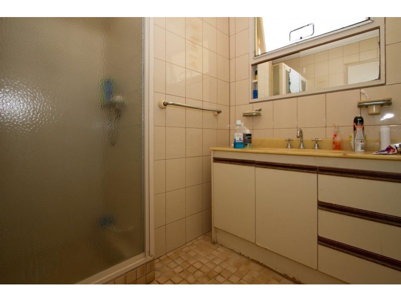 246 Second Street, Wonthella WA 6530