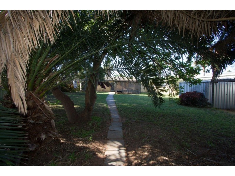 246 Second Street, Wonthella WA 6530