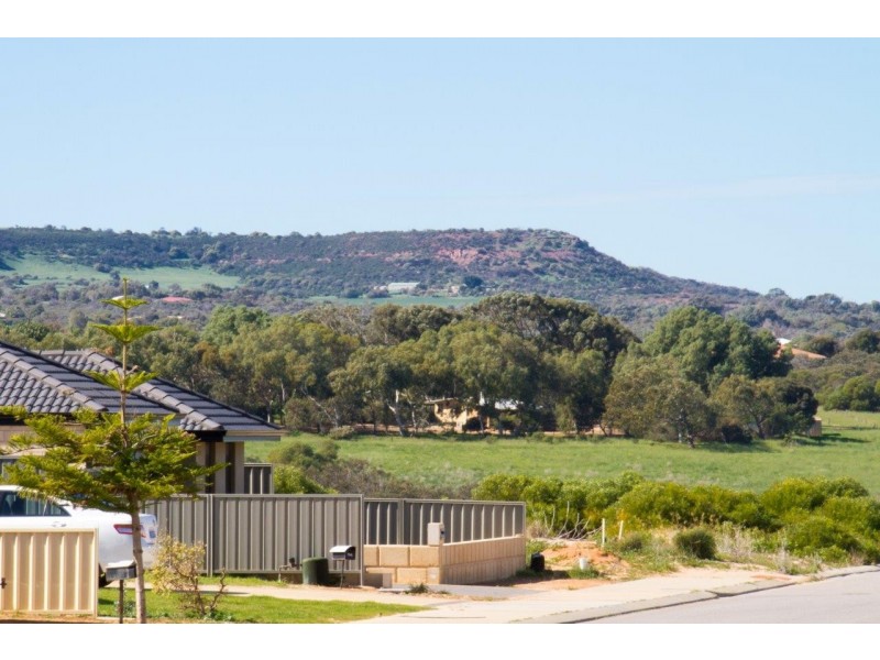 11 Schooner Pass, Glenfield WA 6532