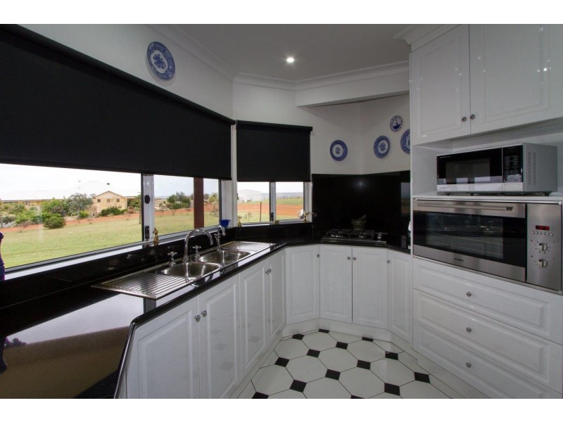 11 Brown Lane, White Peak WA 6532