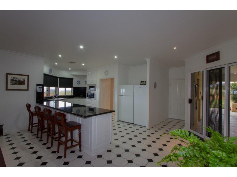 11 Brown Lane, White Peak WA 6532