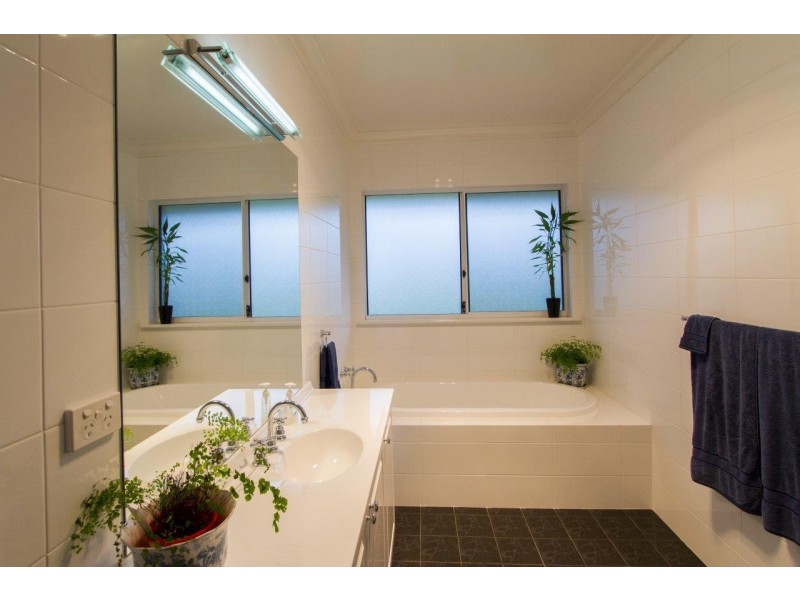 11 Brown Lane, White Peak WA 6532