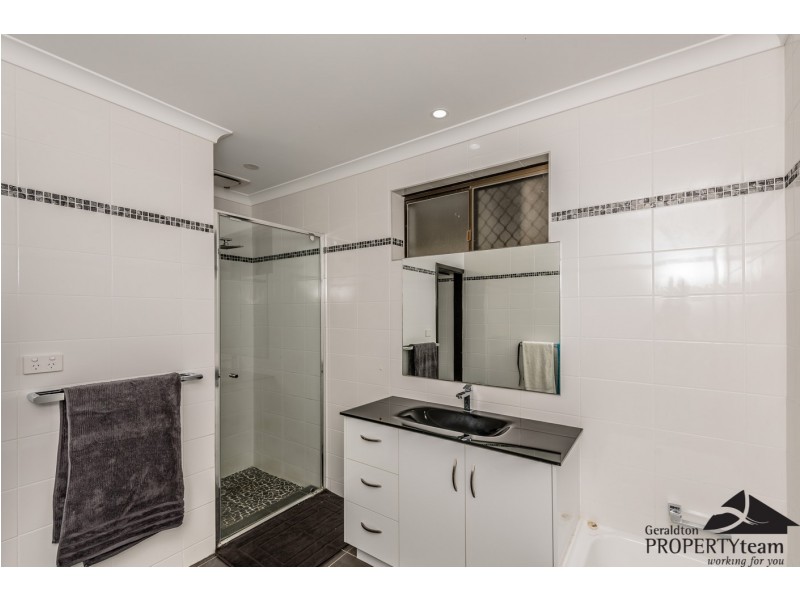 16 Batavia Place, Mahomets Flats WA 6530