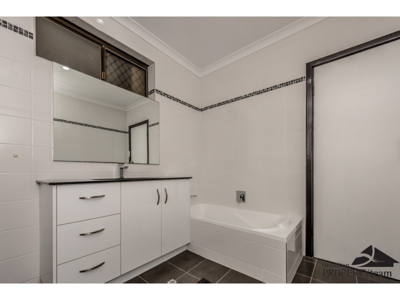 16 Batavia Place, Mahomets Flats WA 6530