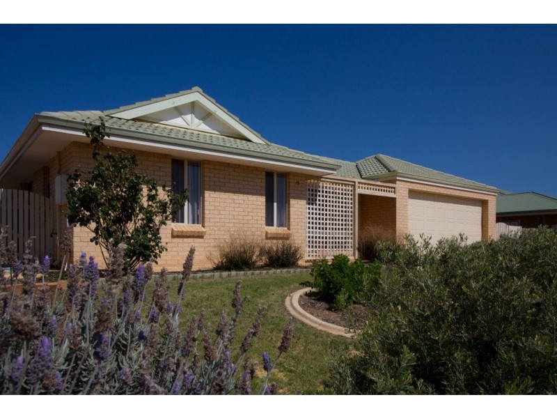 13 Hillview Drive, Drummond Cove WA 6532