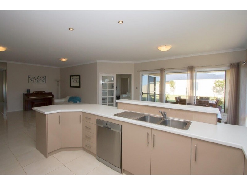 16 Jackson Loop, Wandina WA 6530