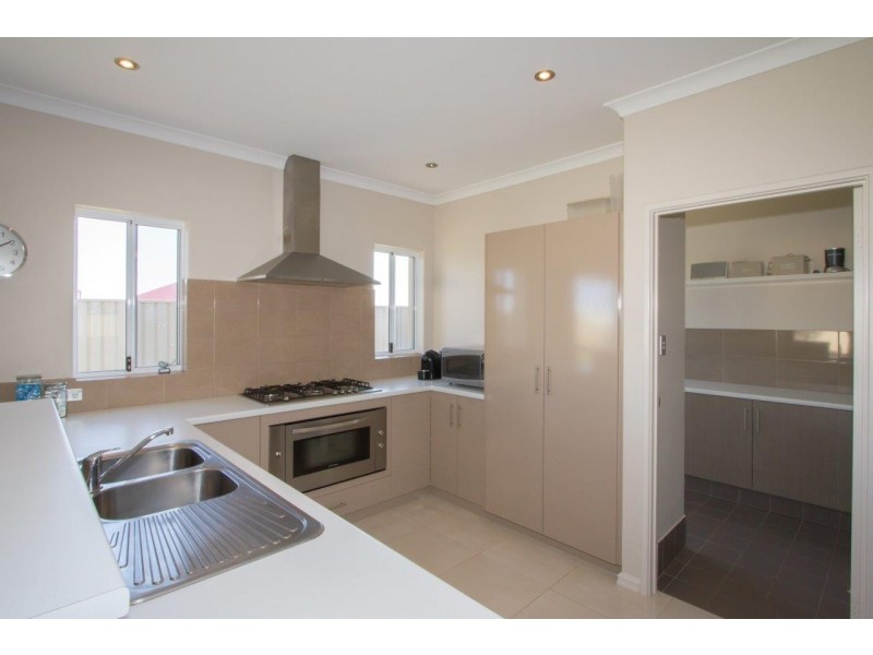 16 Jackson Loop, Wandina WA 6530