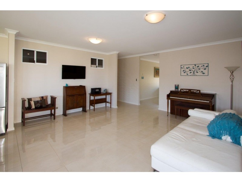 16 Jackson Loop, Wandina WA 6530