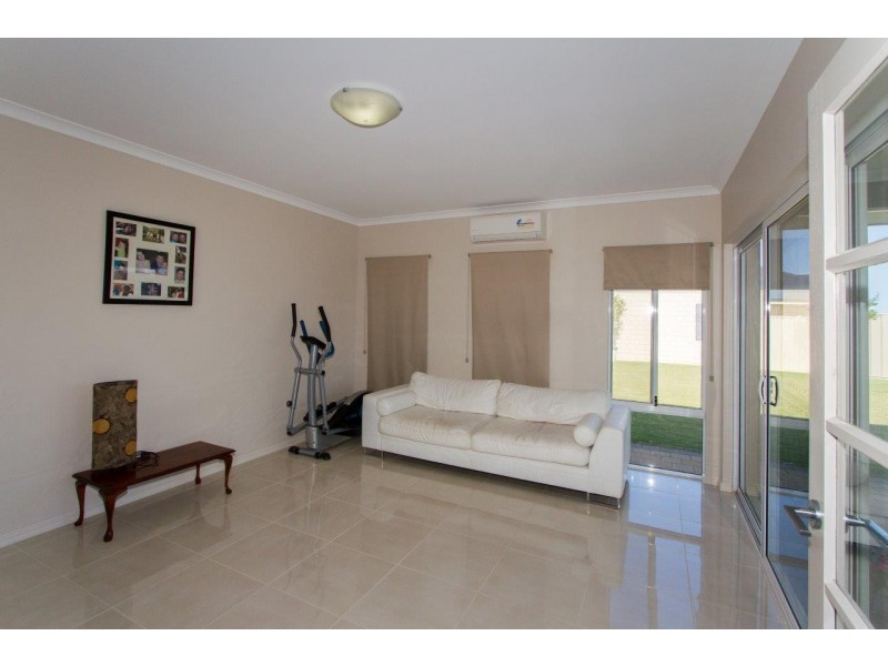 16 Jackson Loop, Wandina WA 6530