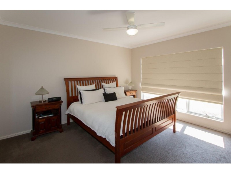 16 Jackson Loop, Wandina WA 6530