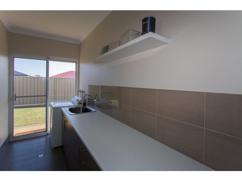 16 Jackson Loop, Wandina WA 6530