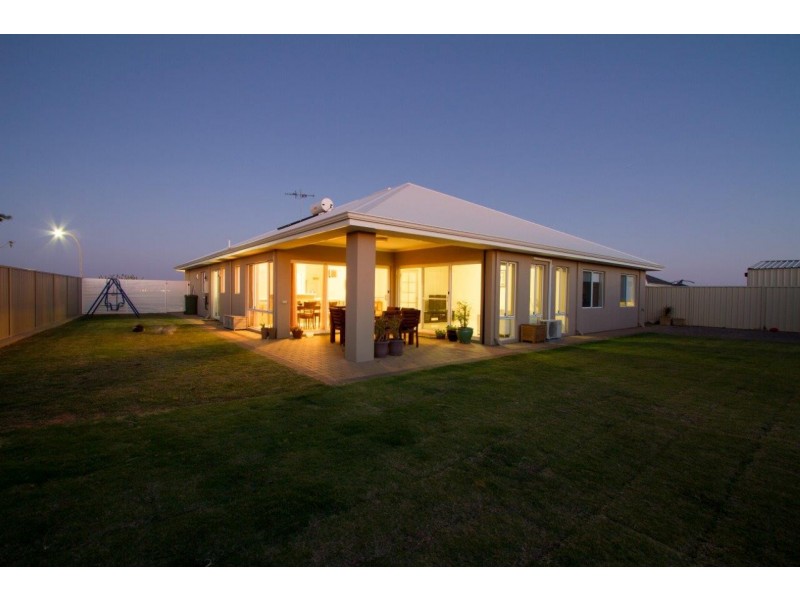 16 Jackson Loop, Wandina WA 6530