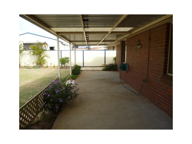 62 Kultown Drive, Waggrakine WA 6530