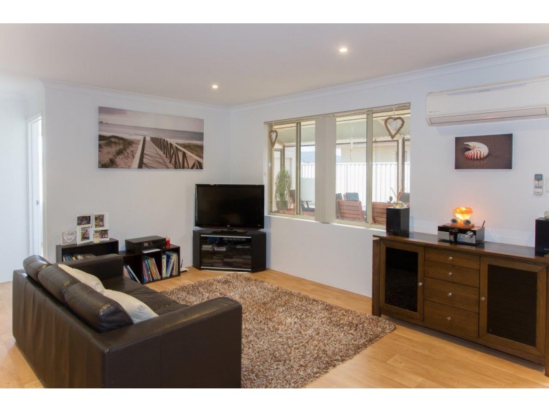 9 Colonen Street, Wandina WA 6530