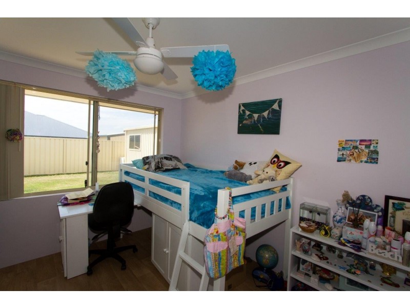 9 Colonen Street, Wandina WA 6530