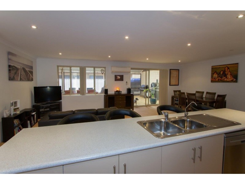 9 Colonen Street, Wandina WA 6530