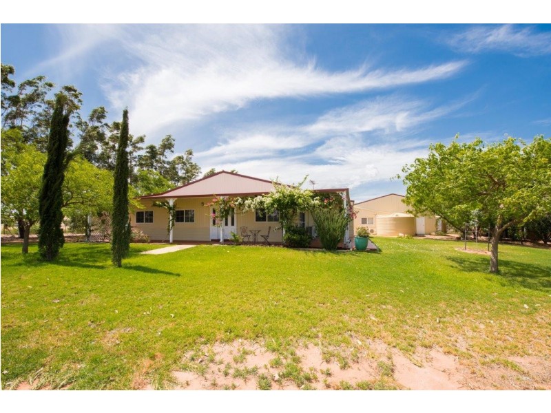 5 Hill River Way, Moonyoonooka WA 6532