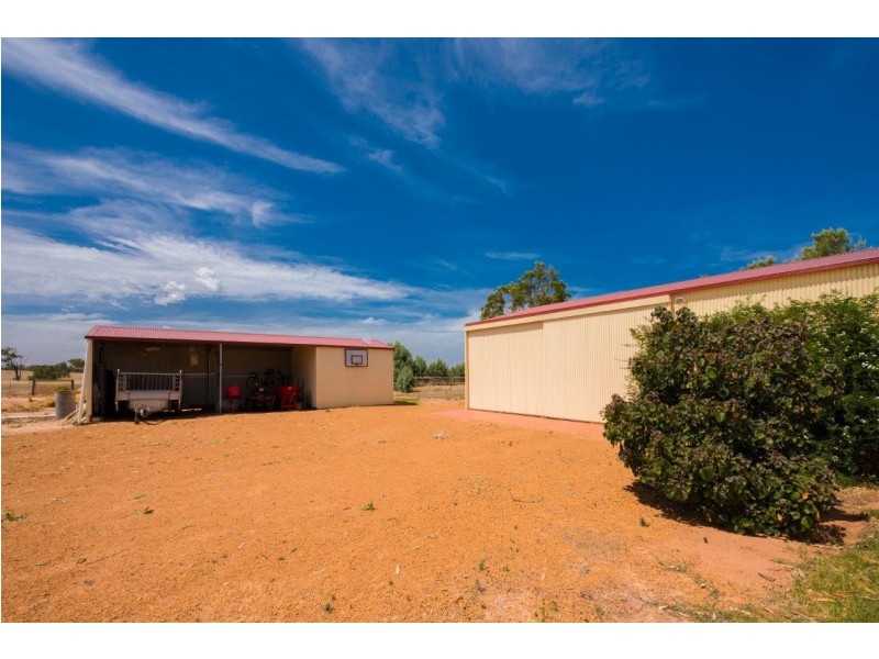 5 Hill River Way, Moonyoonooka WA 6532