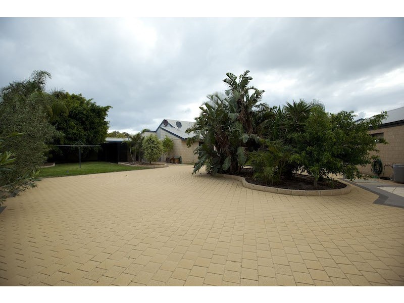 17 Foxglove Place, Strathalbyn WA 6530
