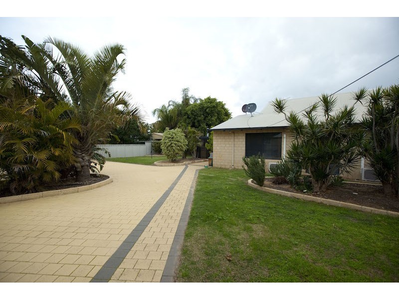 17 Foxglove Place, Strathalbyn WA 6530